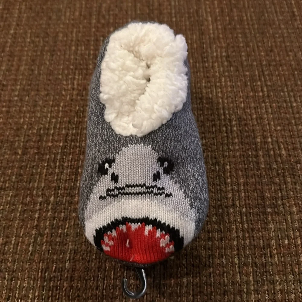 Northeast Outfitters youth Cozy Cabin Shark Aloe Infused Slipper Socks